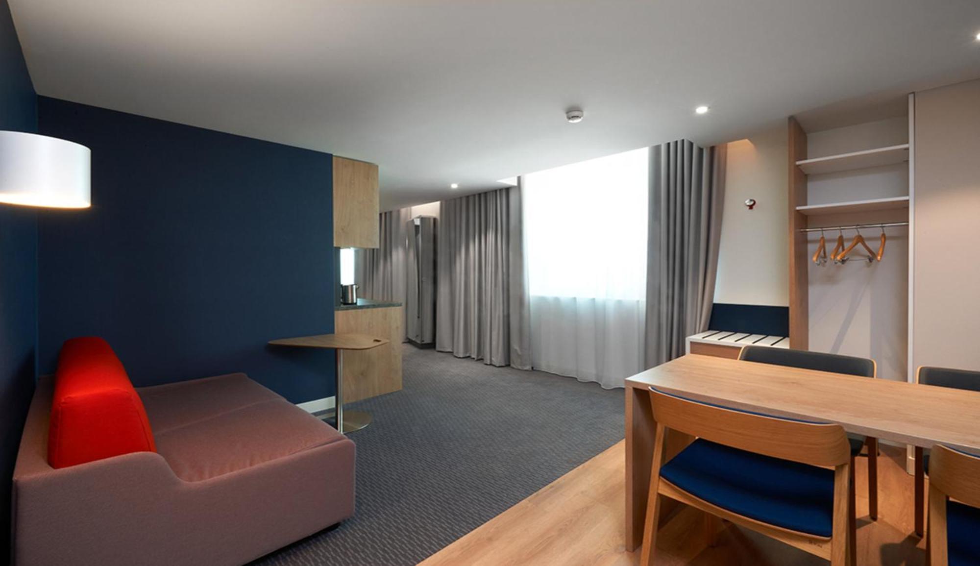 Holiday Inn Express & Suites - Basel - Allschwil By Ihg Экстерьер фото