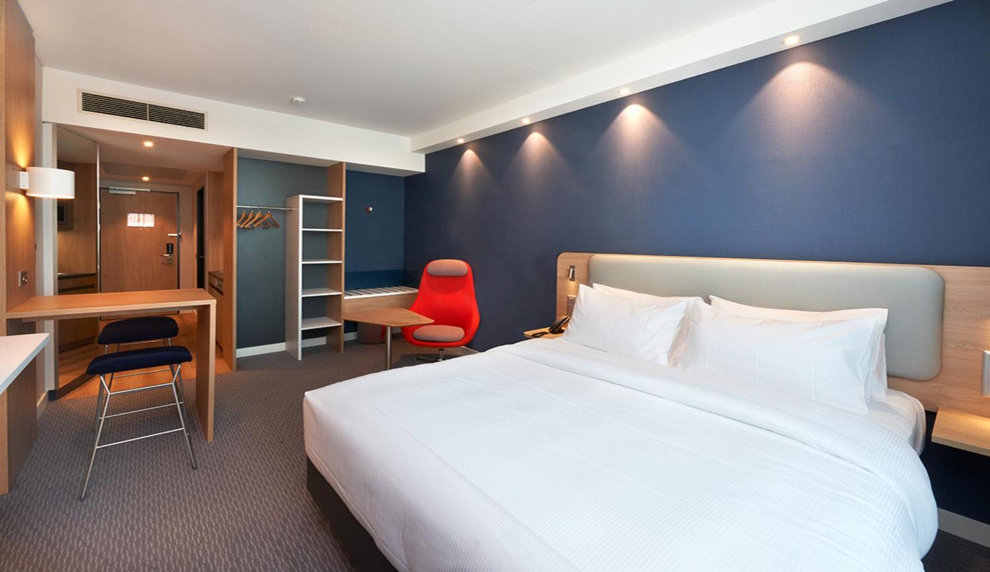 Holiday Inn Express & Suites - Basel - Allschwil By Ihg Экстерьер фото