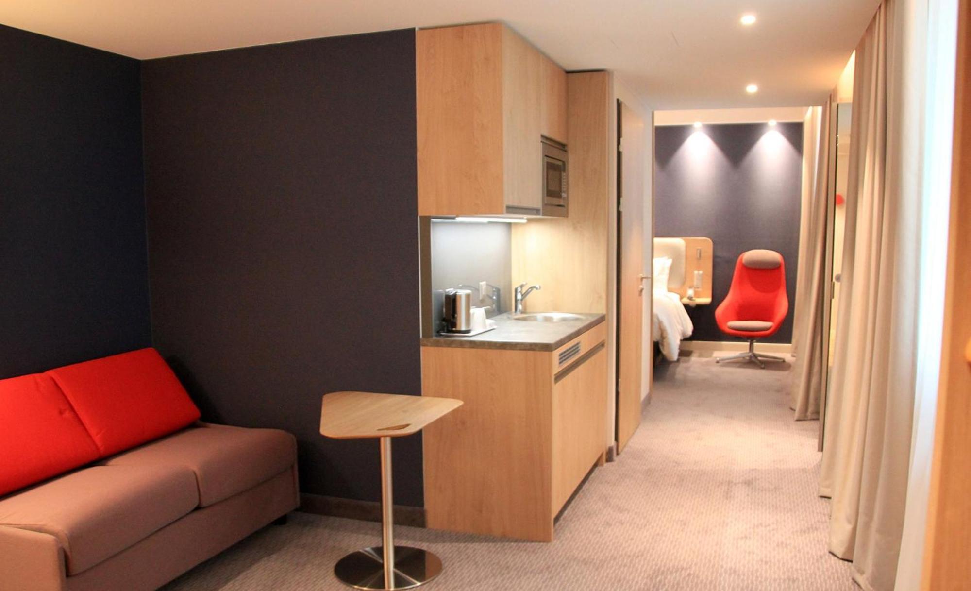 Holiday Inn Express & Suites - Basel - Allschwil By Ihg Экстерьер фото