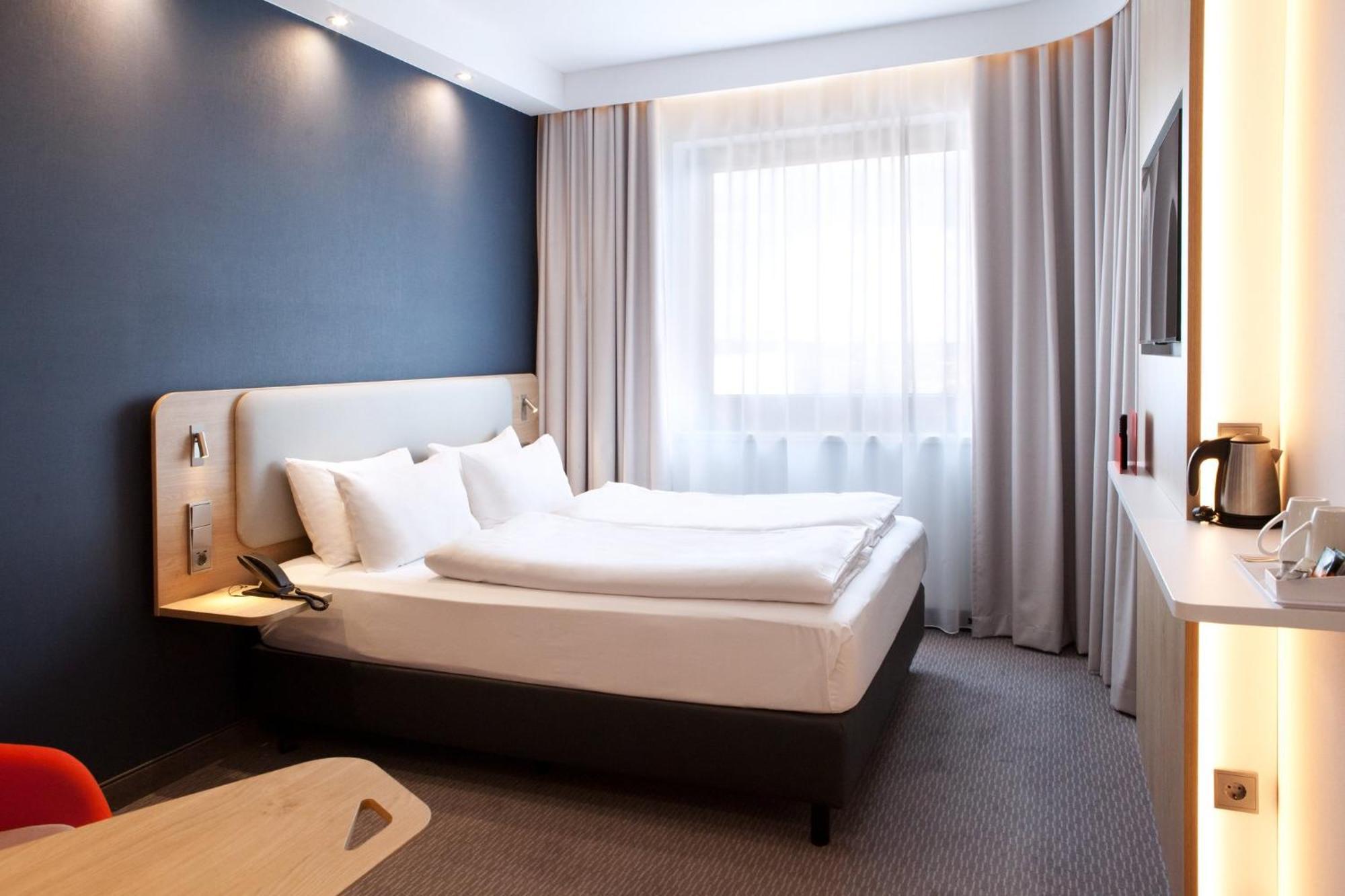 Holiday Inn Express & Suites - Basel - Allschwil By Ihg Экстерьер фото